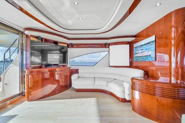85ft Azimut Del Mar relaxation space